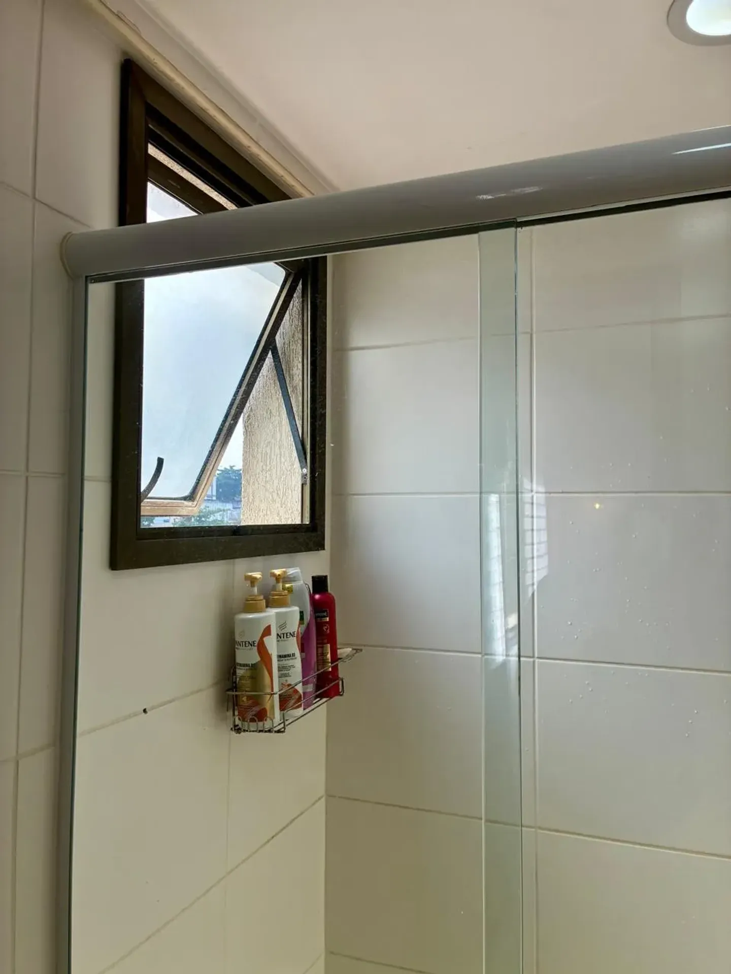 Furnished 2-bedroom apartment with en-suite and parking — photo 27