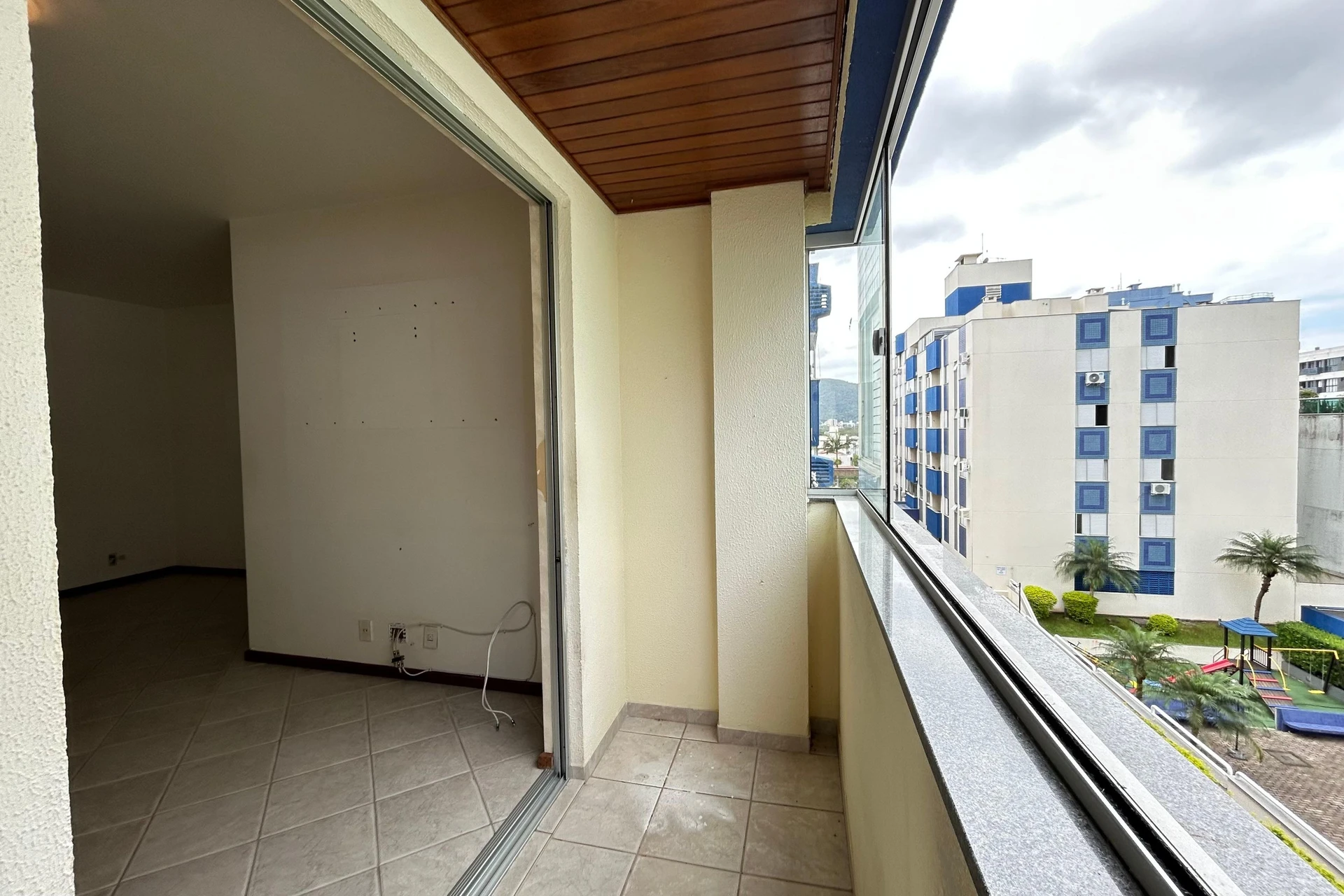 3-bedroom apartment in a building with a gym — photo 37