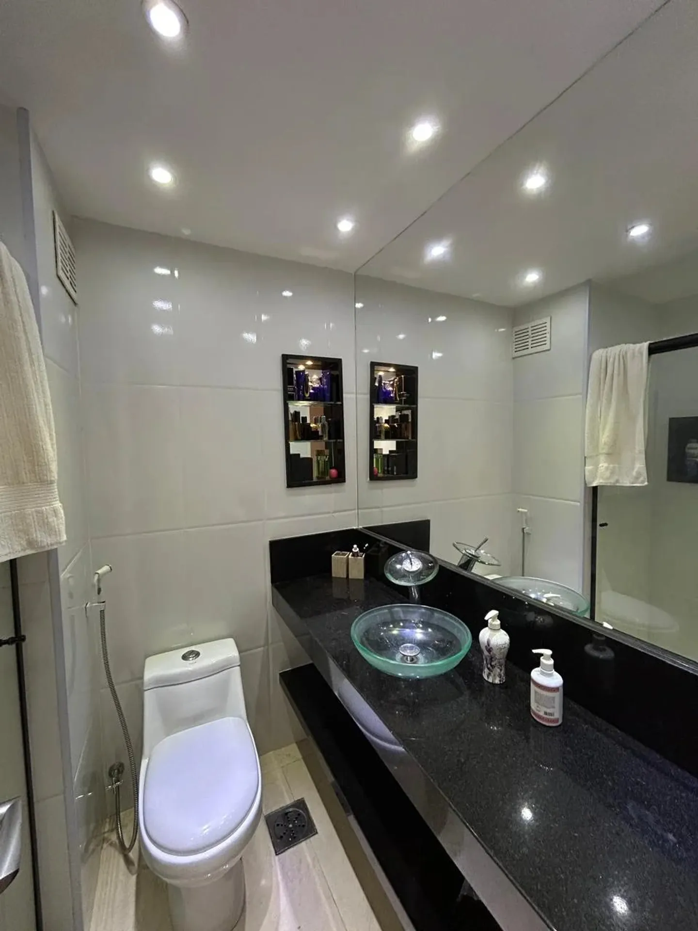 Furnished apartment, 75 m², with a water view — photo 14