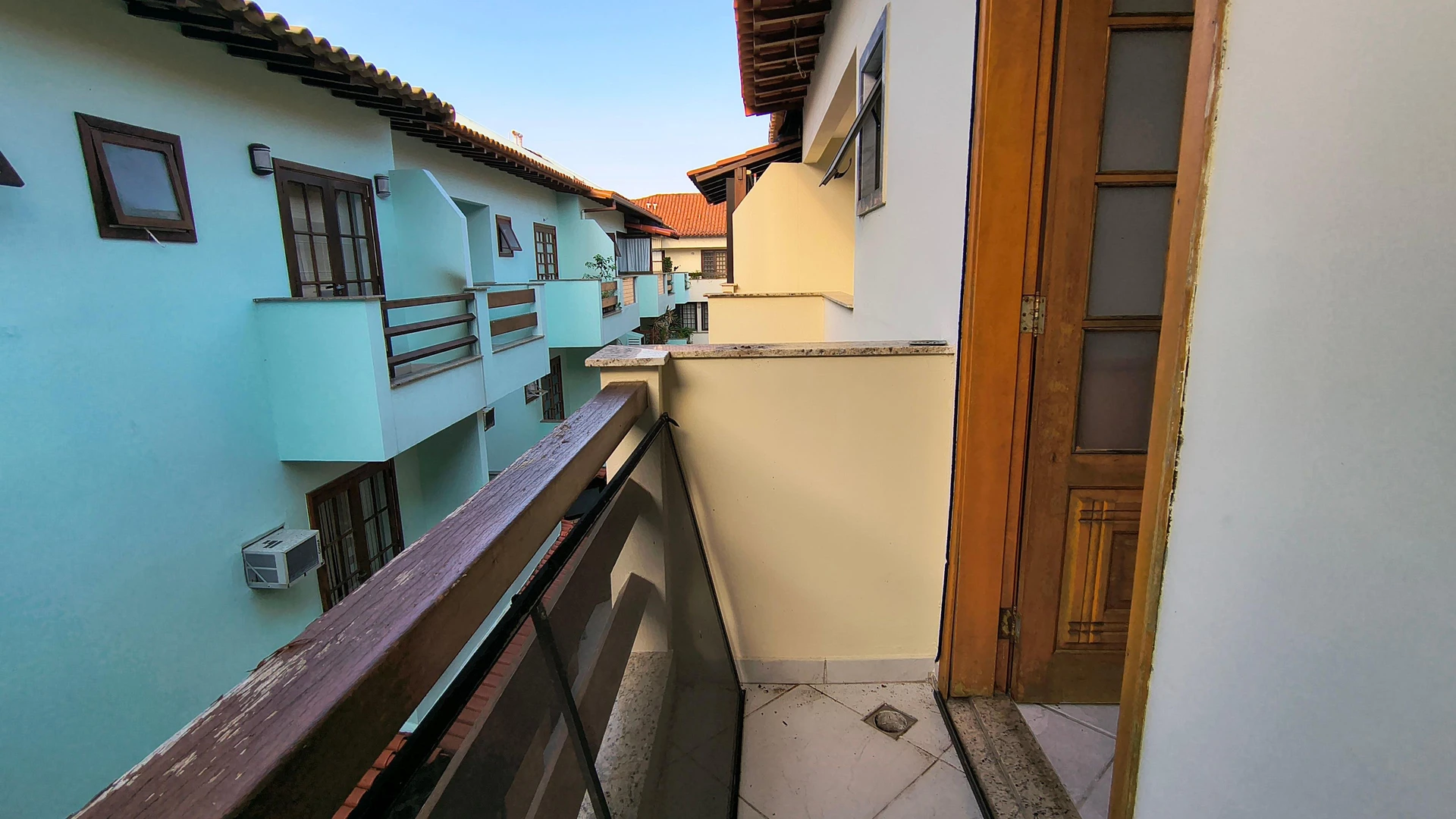 Condo house with balcony and 3 en-suite bedrooms — photo 15