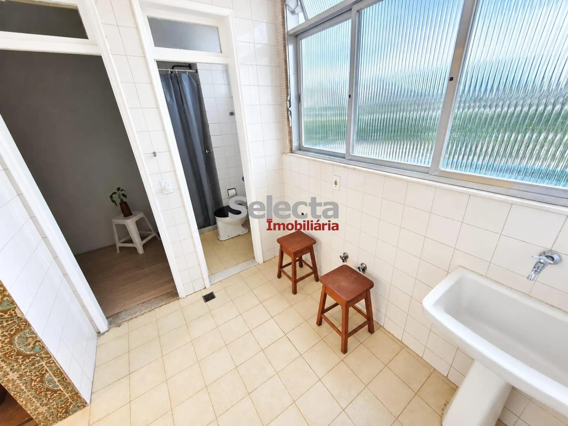 Apartment, 160 m², with wood or laminate floors — photo 20