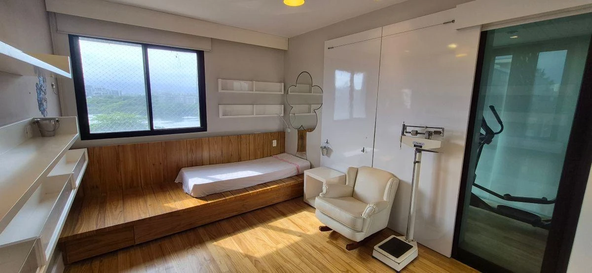 Bathtub in a 5-bedroom apartment, 465 m² — photo 16