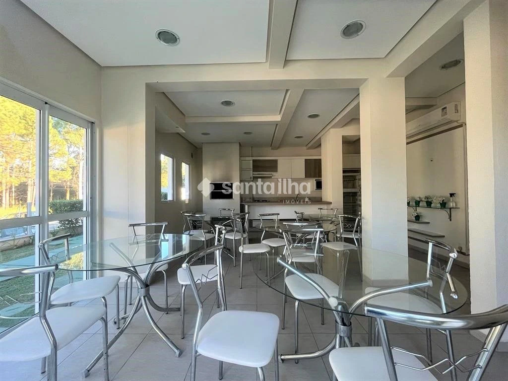 Balcony with a grill in a 2-bedroom apartment, 74 m² — photo 3