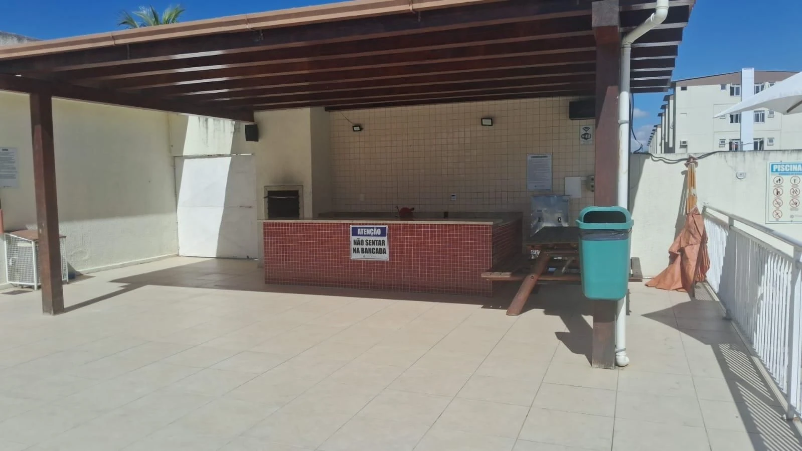 Apartamento de 2 quartos em condomínio com piscina — photo 19