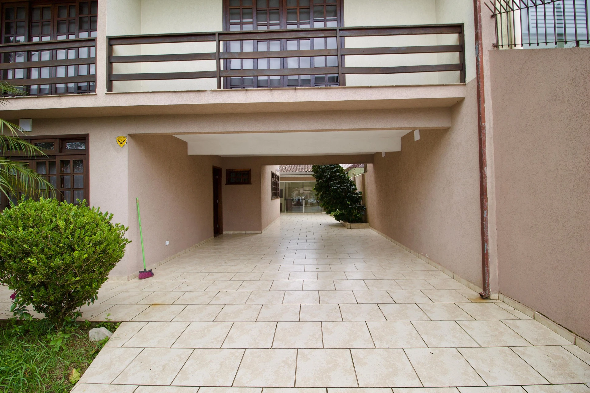 4-bedroom house with a garden in Curitiba — photo 36
