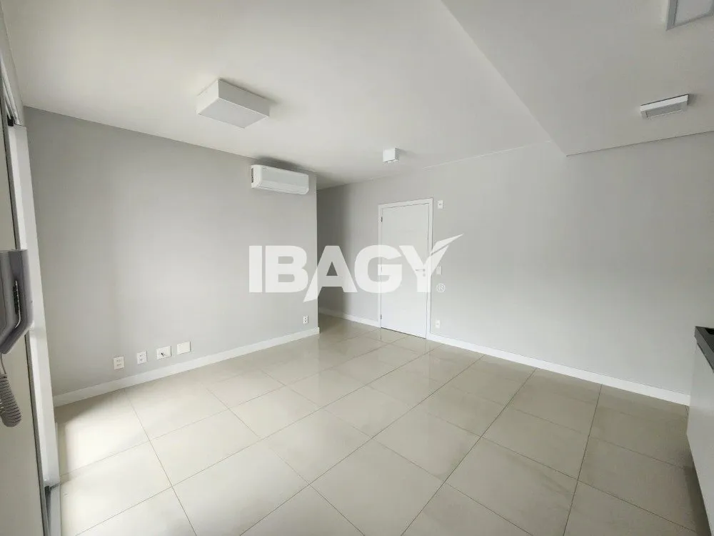 2-bedroom apartment in a building with a gym — photo 4