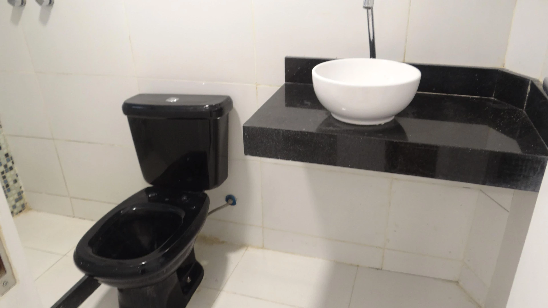 Casa de 384 m² com janelas do piso ao teto e varanda gourmet — photo 55