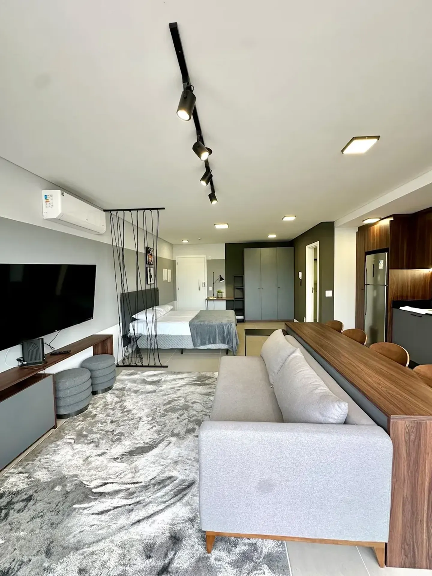Furnished apartment, 50 m², with floor-to-ceiling windows — photo 7