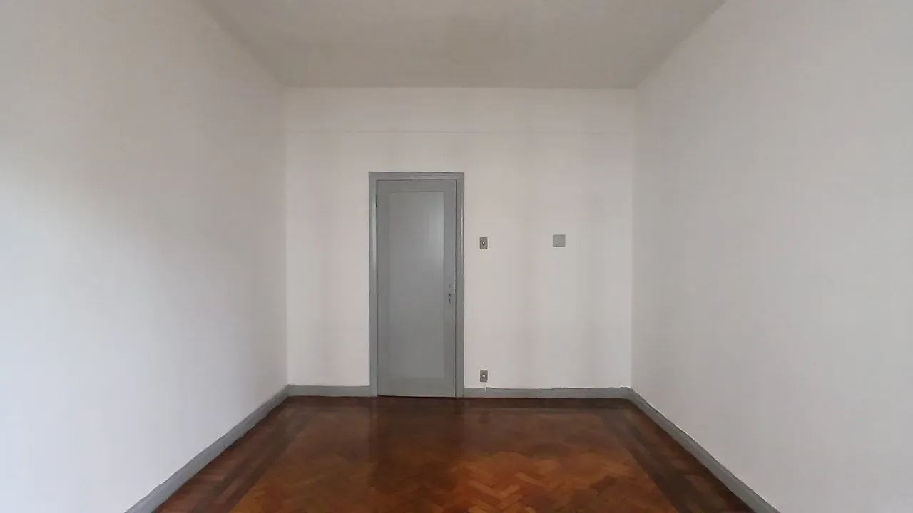 Apartment on the 2nd floor with wood or laminate floors — photo 11
