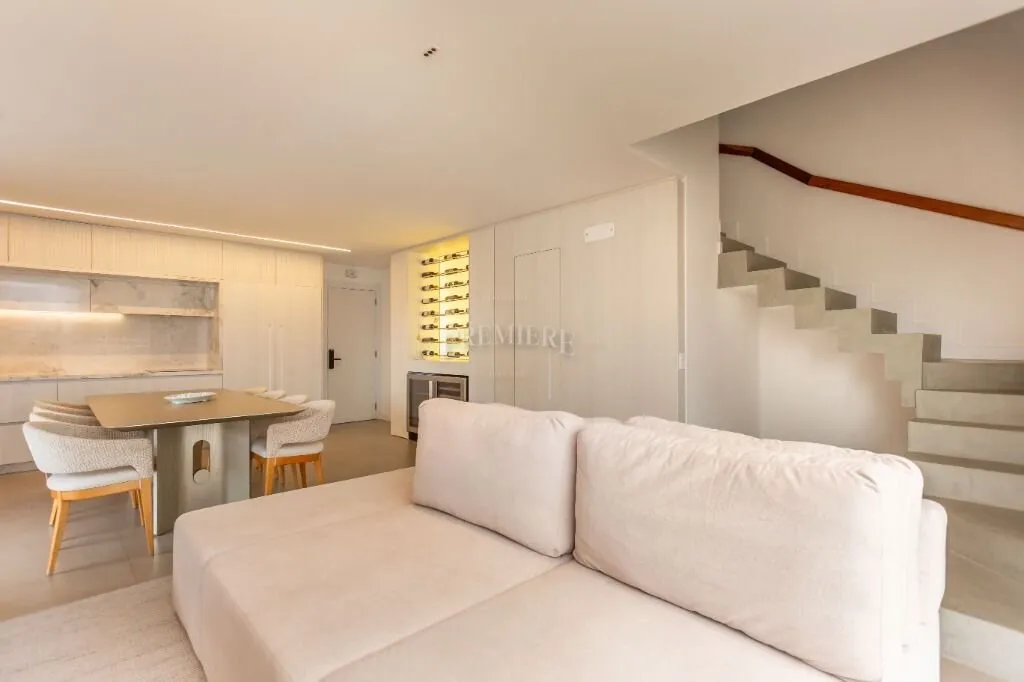 Furnished apartment, 194 m², with floor-to-ceiling windows — photo 11