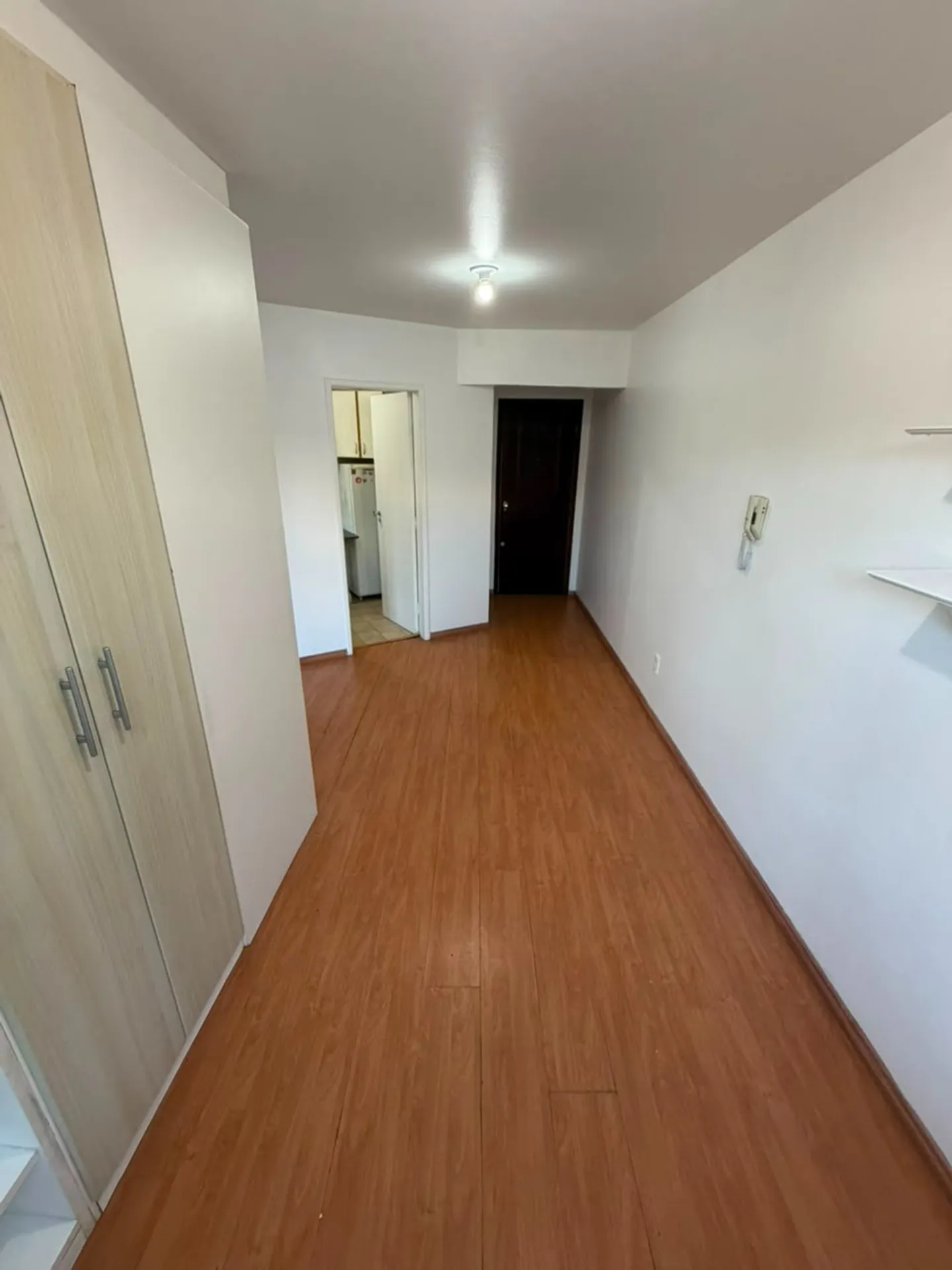1-bedroom apartment with enclosed kitchen and parking — photo 4