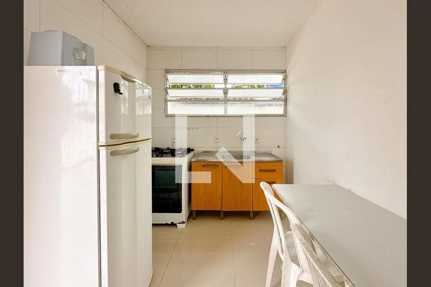 Kitnet mobiliada com 1 quarto e 1 banheiro — photo 2