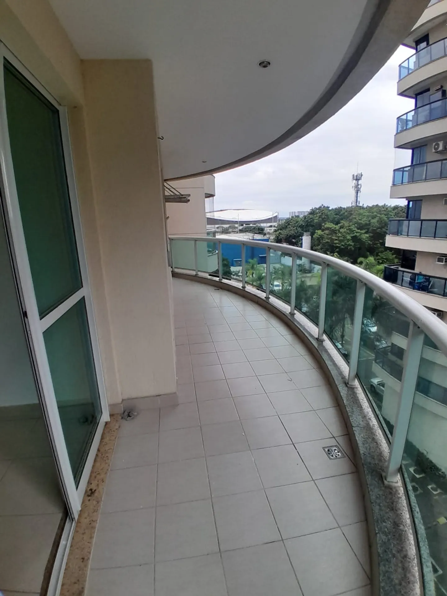 Floor-to-ceiling windows in a 2-bedroom apartment, 68 m² — photo 6