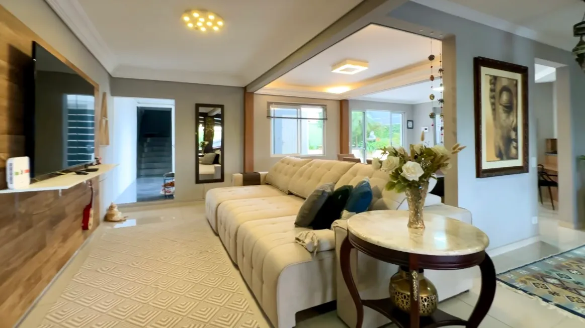 Furnished home with open-plan kitchen and 3 bedrooms — photo 5