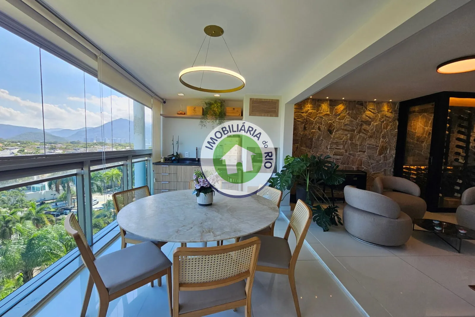 Unfurnished apartment with 4 bedrooms and glass balcony — photo 21