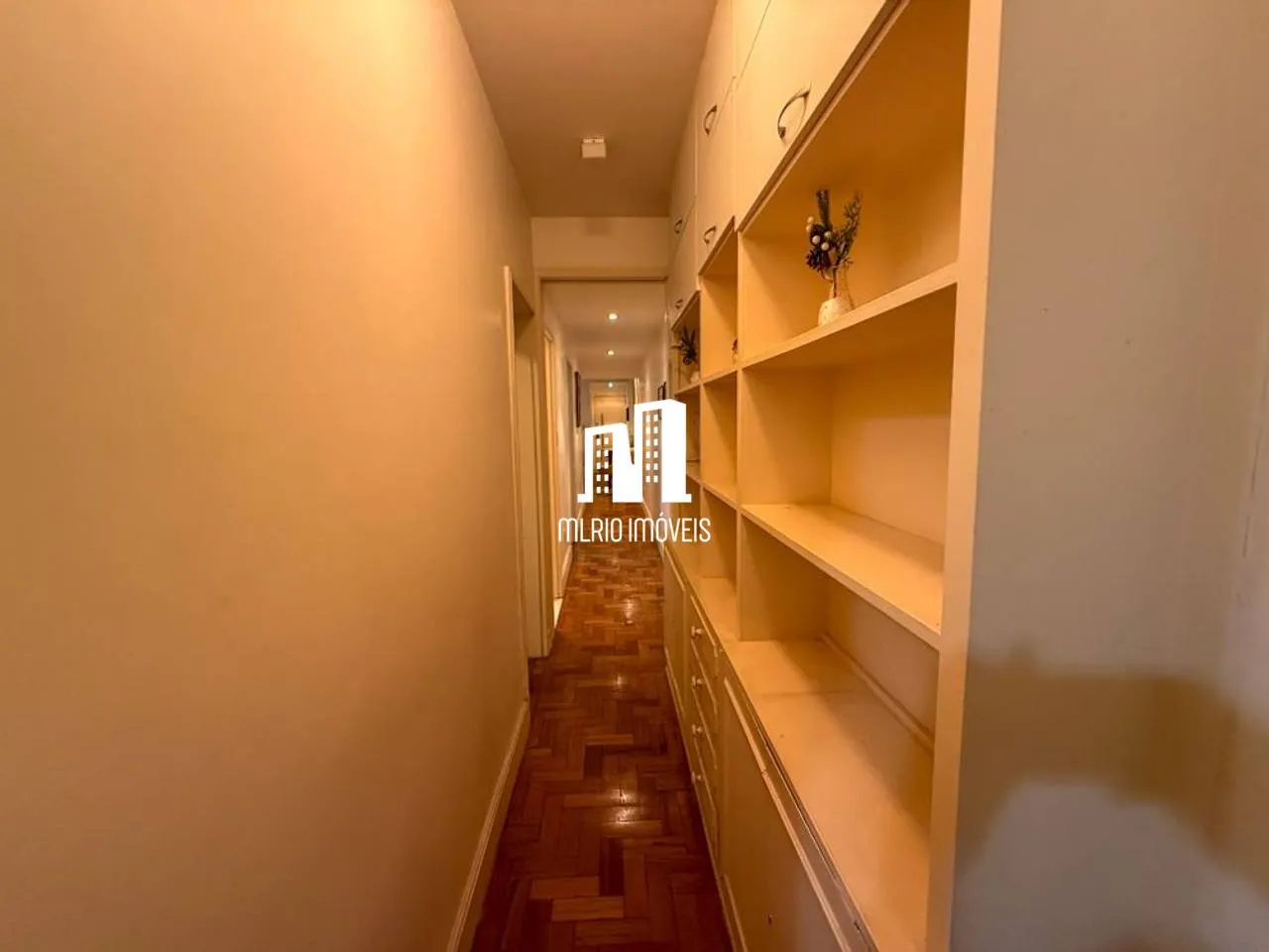Деревянный пол или ламинат и 3 спальни: квартира 120 м² — photo 21