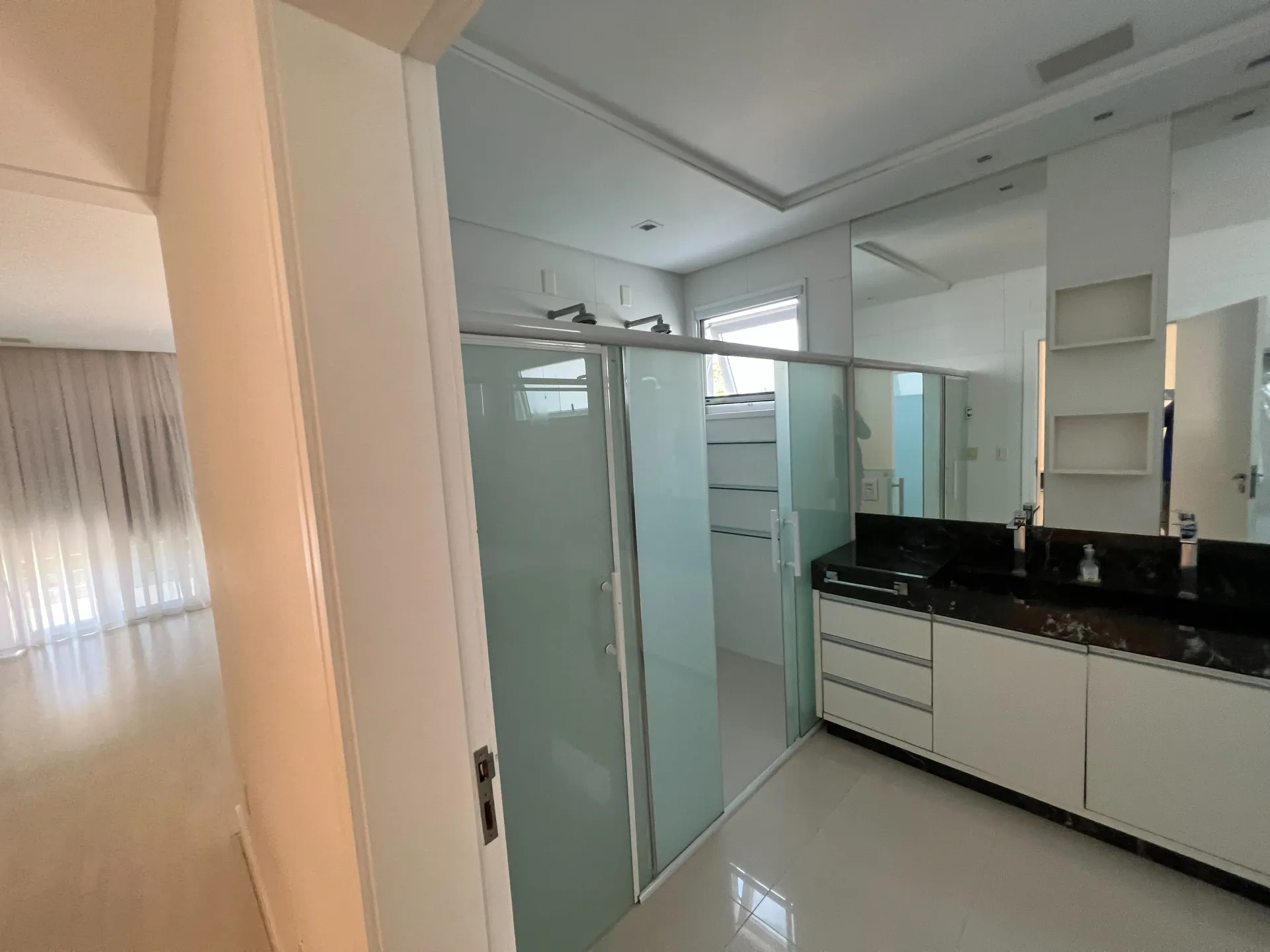 Furnished house with 6 en-suite bedrooms and private BBQ — photo 32