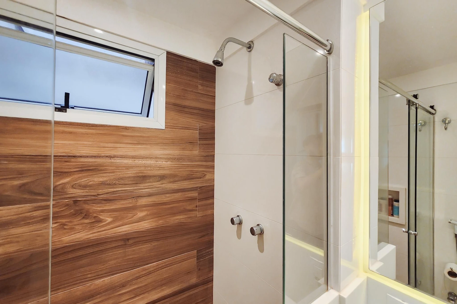 3-bedroom apartment with an ensuite suite and 2 parking — photo 30