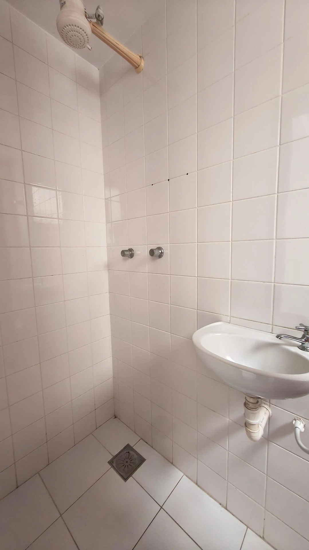 3-bedroom apartment in a building with a pool