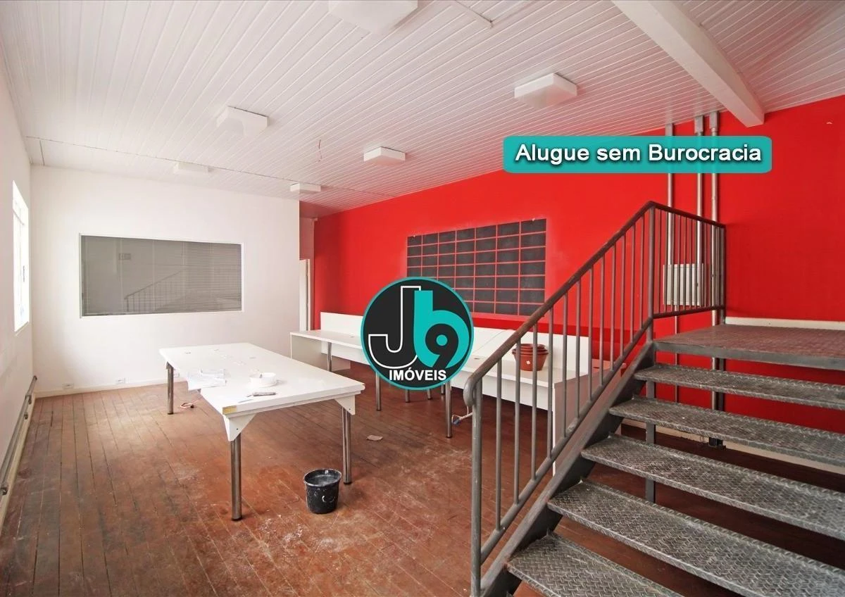 Industrial house with 8 rooms and a closed kitchen