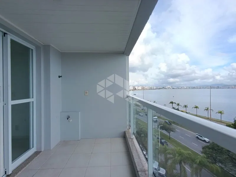 3-bedroom apartment with 3 bathrooms and 2 parking spots