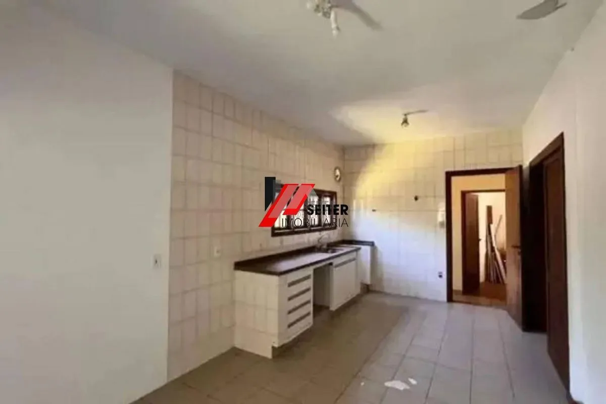 House with 3 bedrooms, 2 en-suites, 5 bathrooms — photo 9