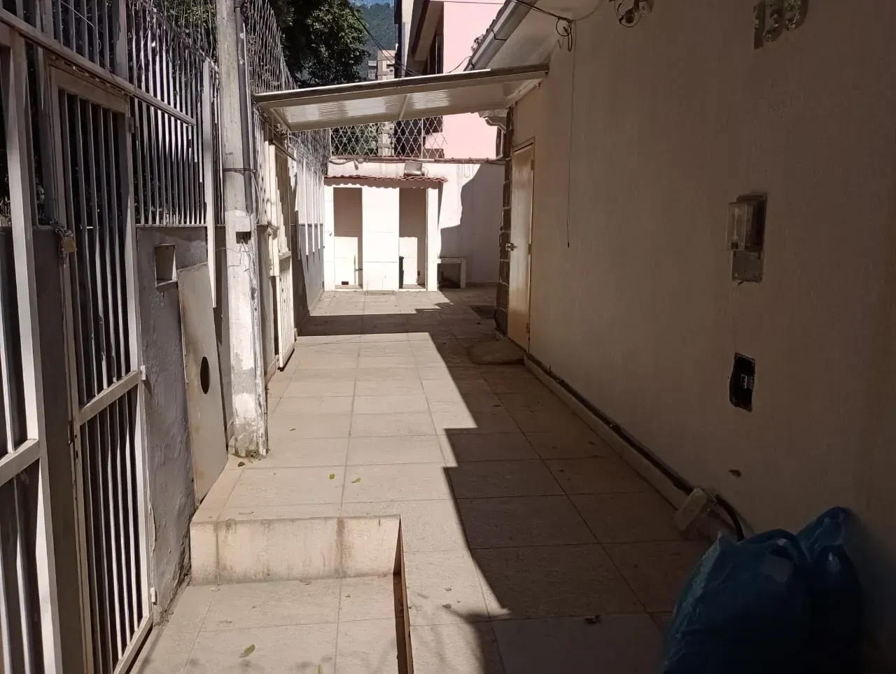 Casa sem mobília com 5 quartos e cozinha prática de 350 m² — photo 18