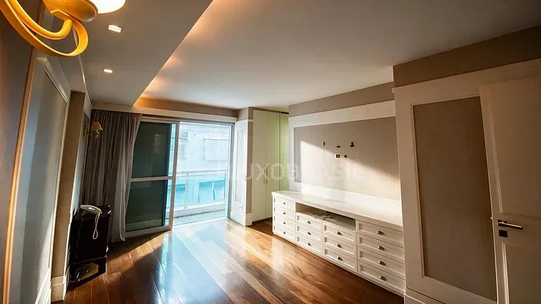 2-bedroom apartment in a building with a gym — photo 16