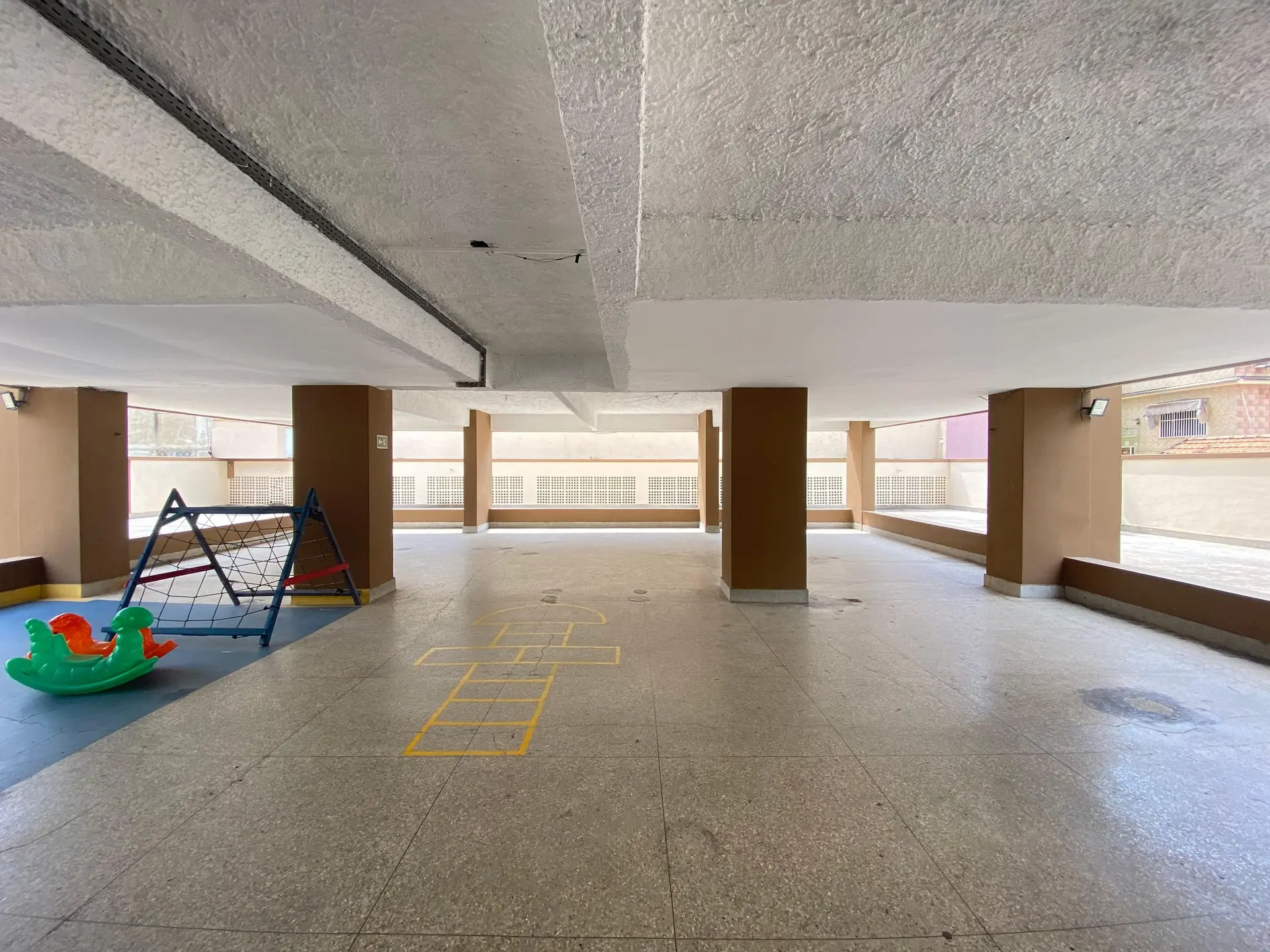 Furnished 2-bedroom apartment with 1 parking space — photo 32