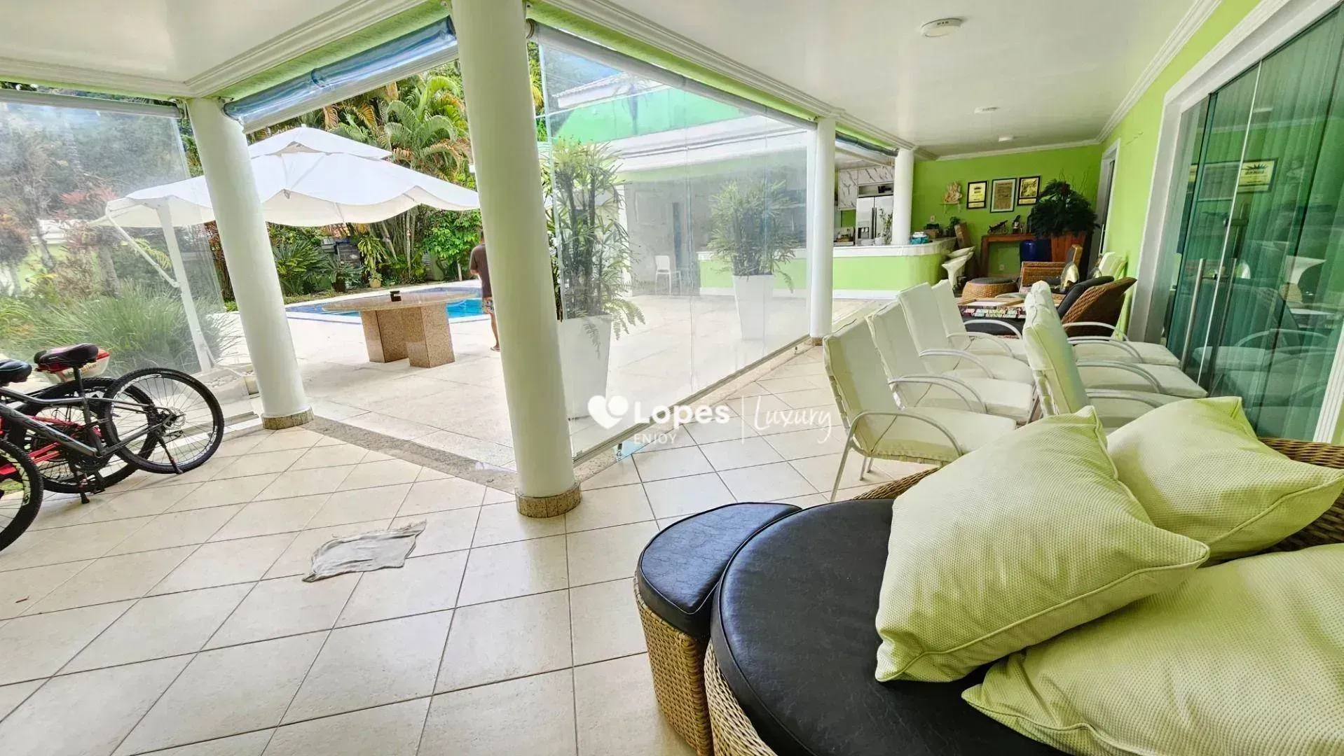 Furnished house with 6 en-suite suites and a private pool — photo 9