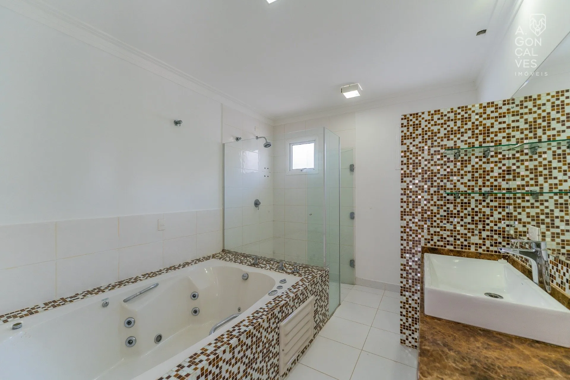 House with 4 bedrooms, open-plan kitchen and 4 parking — photo 23