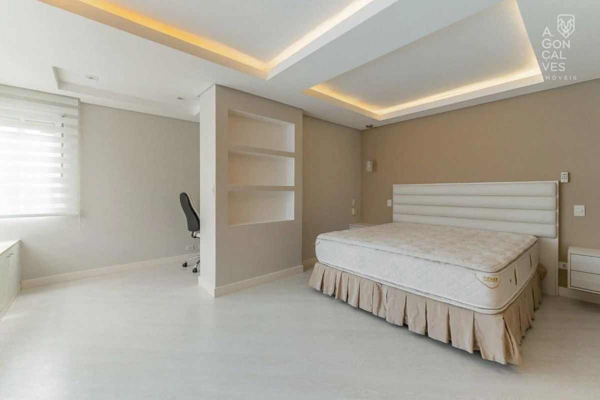 4-bedroom house with floor-to-ceiling windows in Curitiba — photo 3