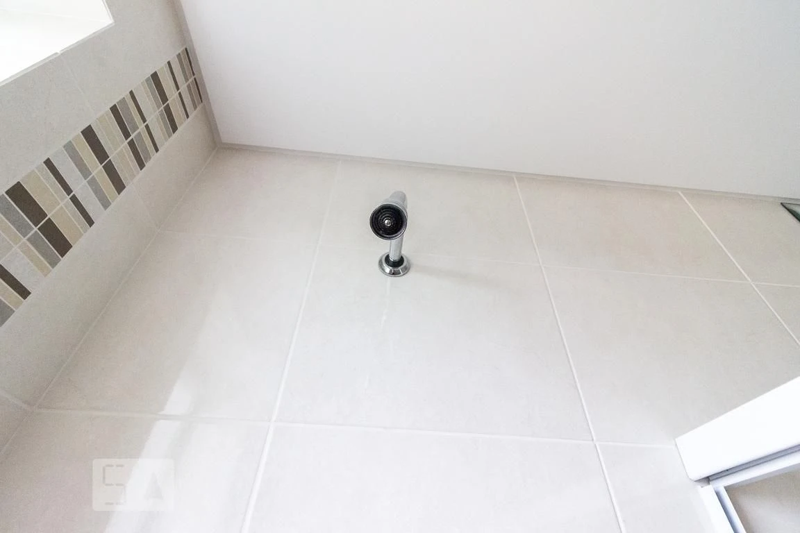 Bathtub in a 4-bedroom apartment, 255 m² — photo 6