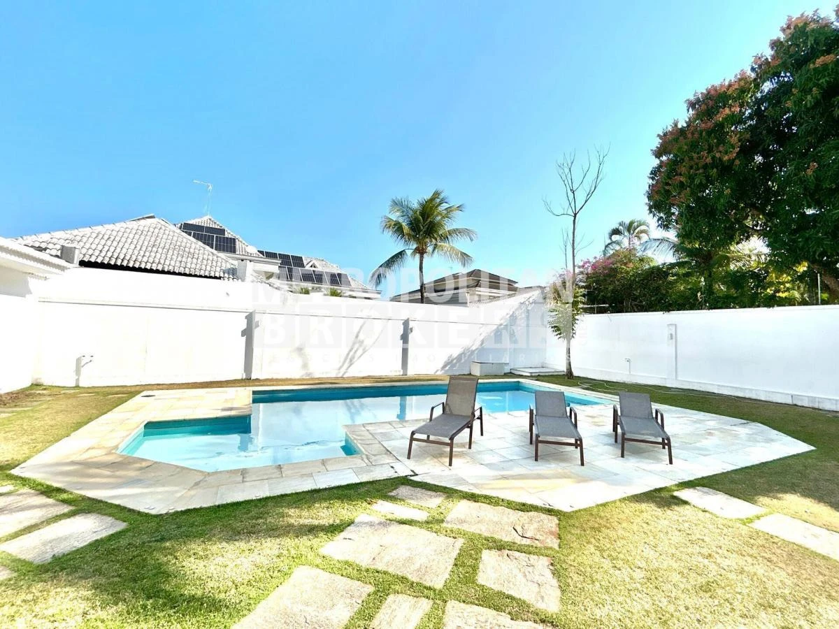 Furnished house with 7 bedrooms, 5 en-suites and 1020 m² — photo 17