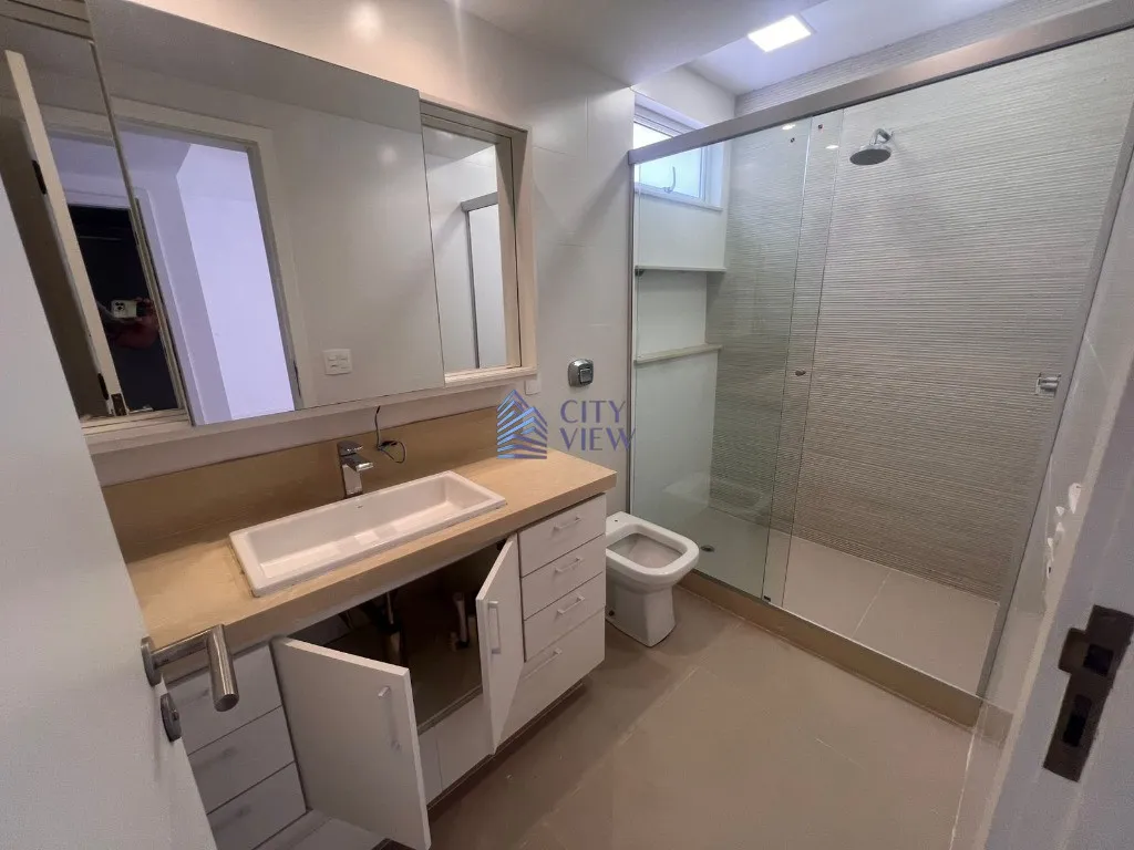 4-bedroom apartment with 5 bathrooms and a balcony — photo 12