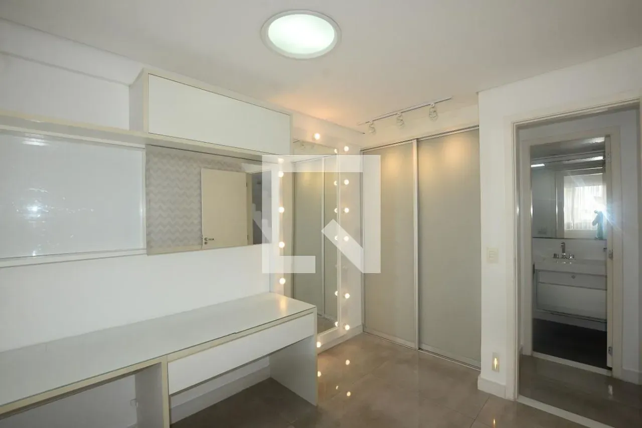 Apartment on the 13th floor with a grill on the balcony — photo 46