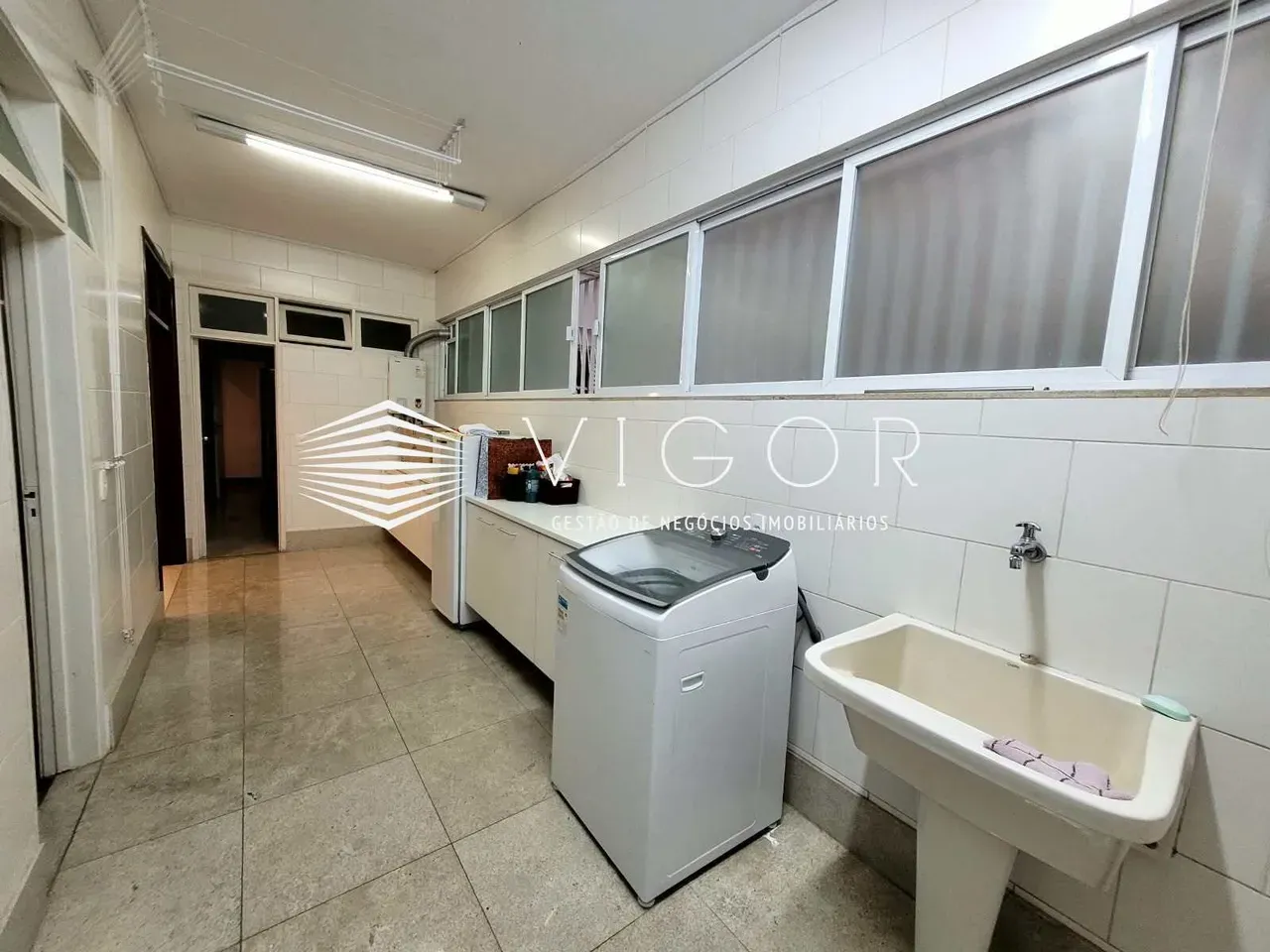 Furnished 347 m² apartment on the 2nd floor, 4 bedrooms — photo 20