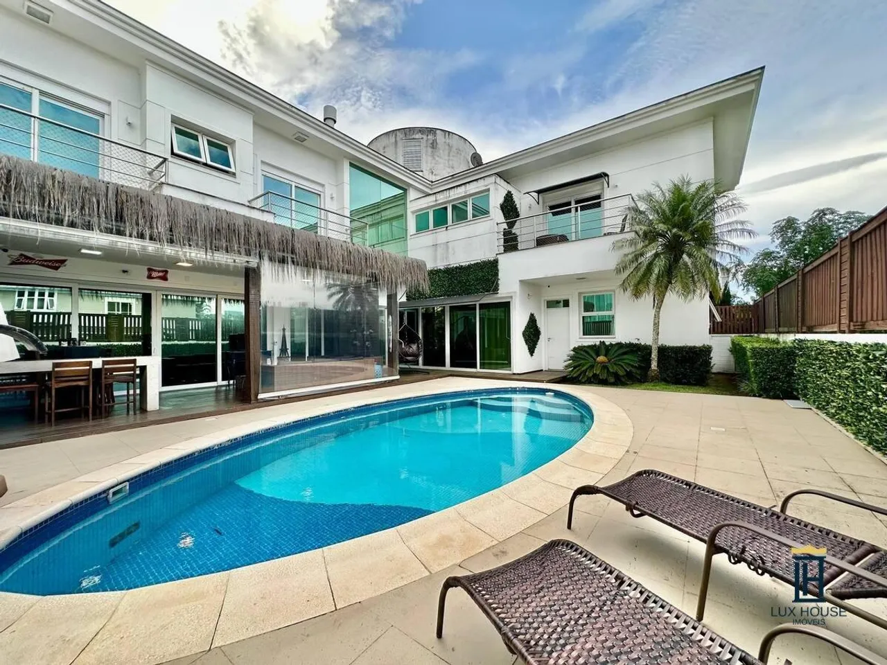 5-bedroom house with floor-to-ceiling windows — photo 18