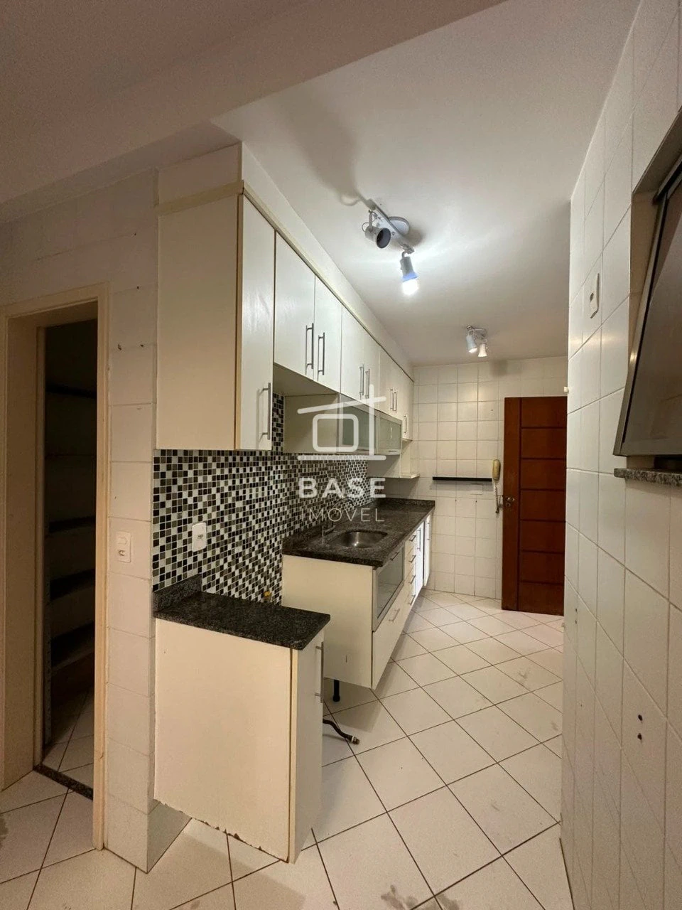 3-bedroom apartment with a suite and 1 parking spot — photo 5