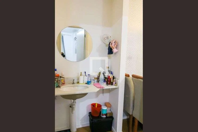 1-bedroom furnished apartment with built-in closets — photo 25