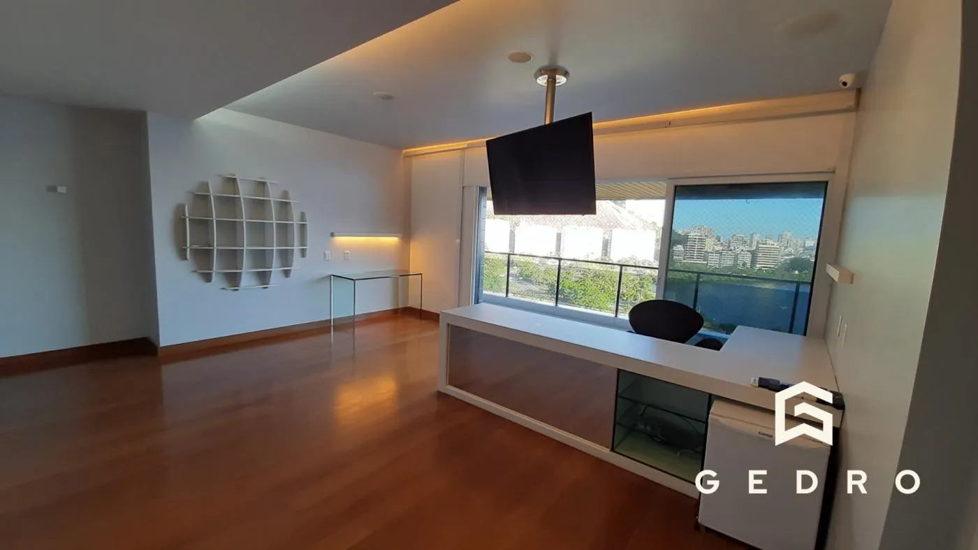 Furnished apartment, 320 m², with a water view — photo 18