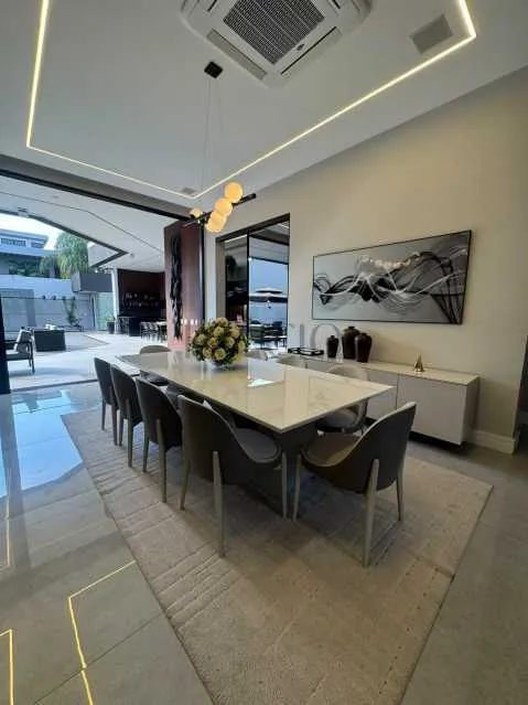 Casa com 5 quartos e 5 banheiros, cozinha planejada — photo 26