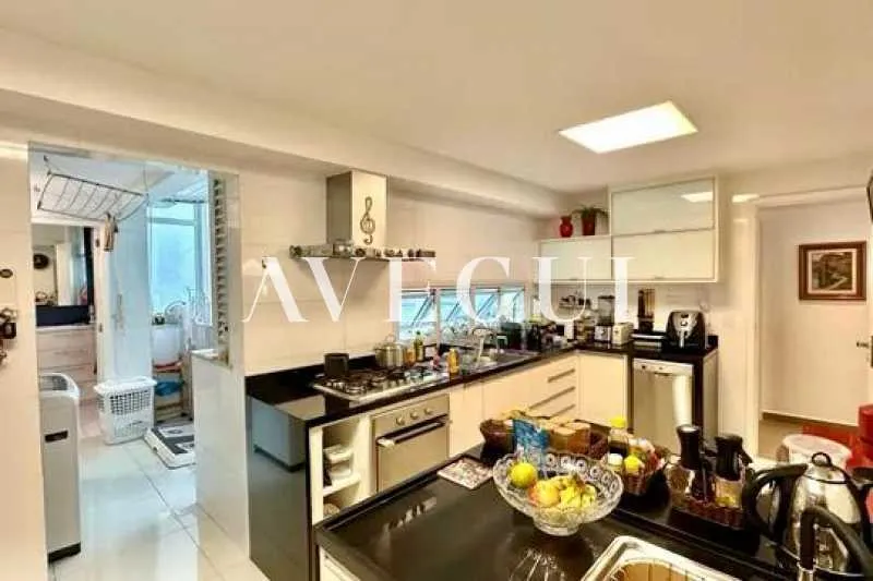 4-bedroom apartment with a private BBQ — photo 18