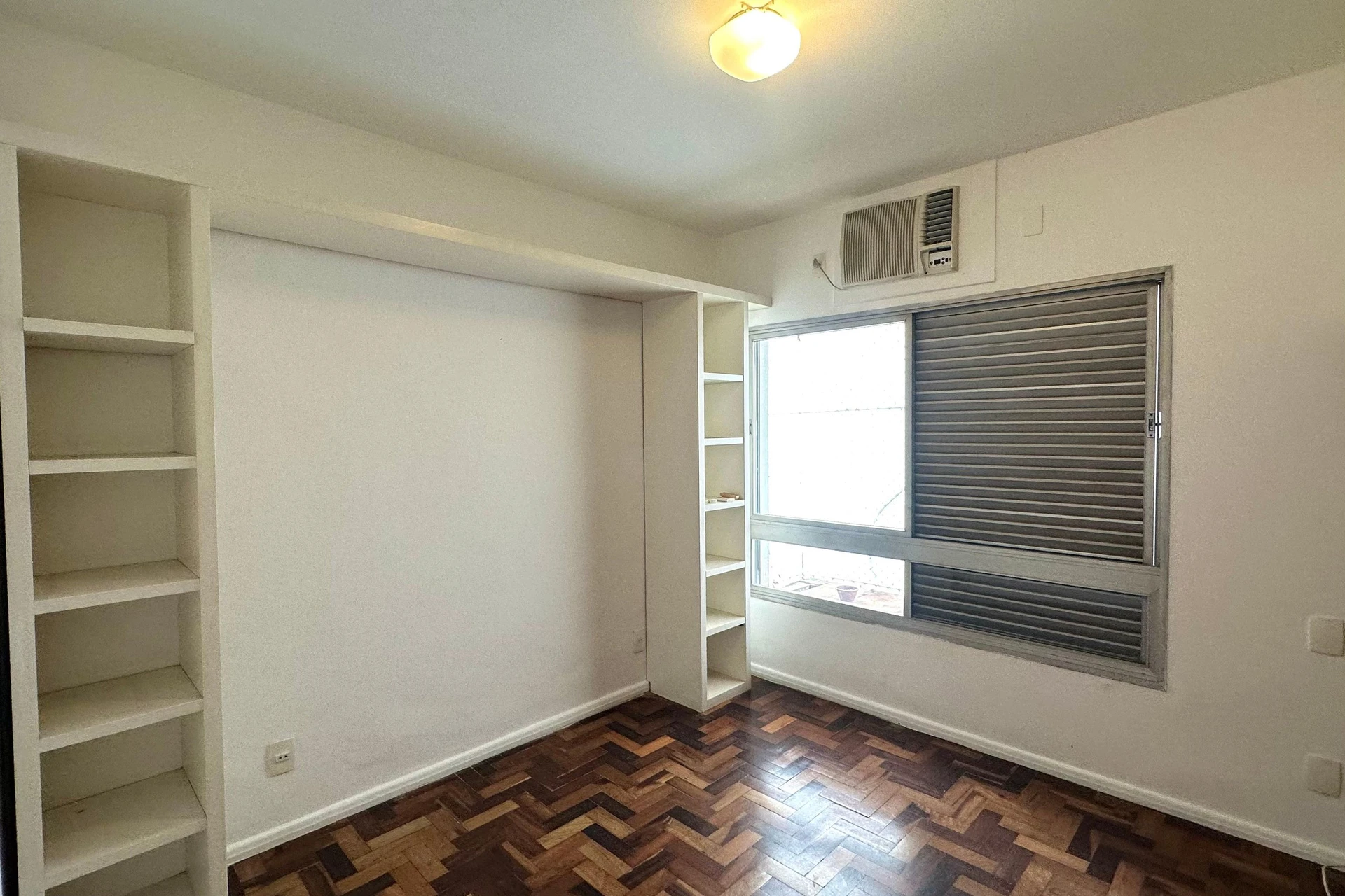 Unfurnished apartment with 2 en-suite bedrooms — photo 4