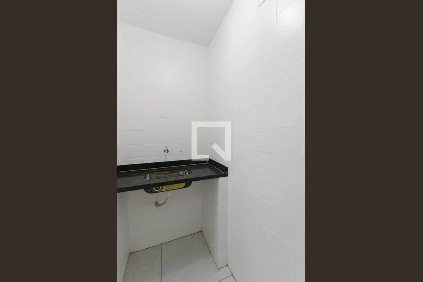 1-bedroom apartment with a glass shower enclosure — photo 8