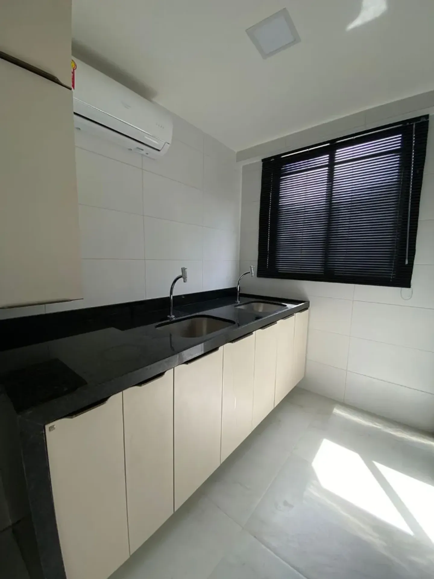 Apartamento mobiliado de 35 m² com 1 quarto e cozinha aberta