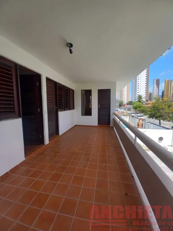 Casa en alquiler de 360 m² con 3 dormitorios y 3 plazas