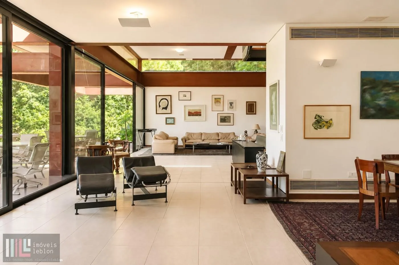 Furnished house with 6 suites, 7 bathrooms and 10 parking