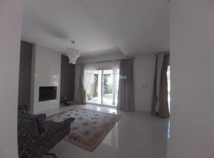 Casa com 4 quartos, 3 banheiros e 4 vagas de garagem — photo 8