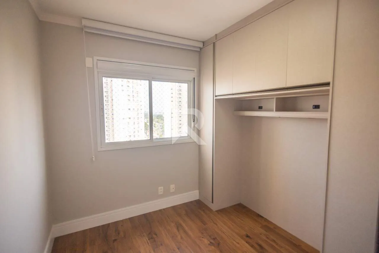 Apartment with open-plan kitchen and 4 bedrooms — photo 22
